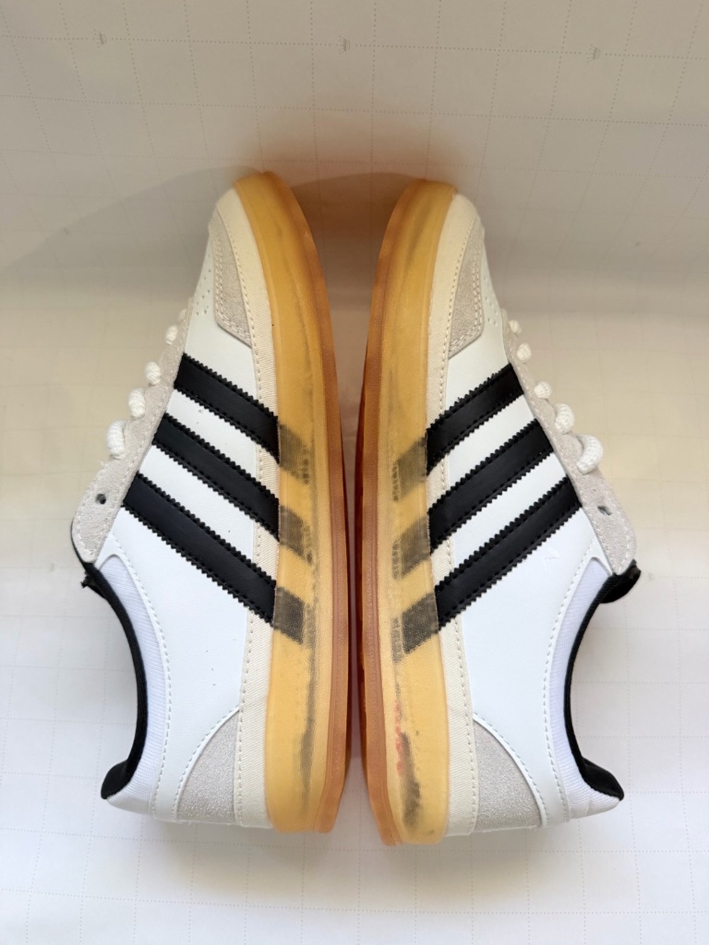 adidas Men’s White Black Gray Low-Top Sneakers - Picture 5 of 5